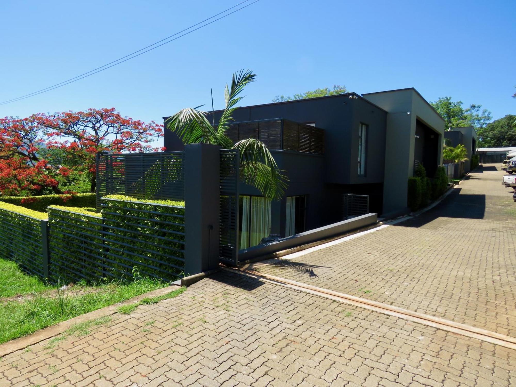 The Executive - Exclusive Self-Catering Apartments - Ezulwini Buitenkant foto